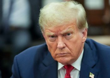 Yargıç ve savcıyı amaç aldı: Trump mahkemeyi terk etti