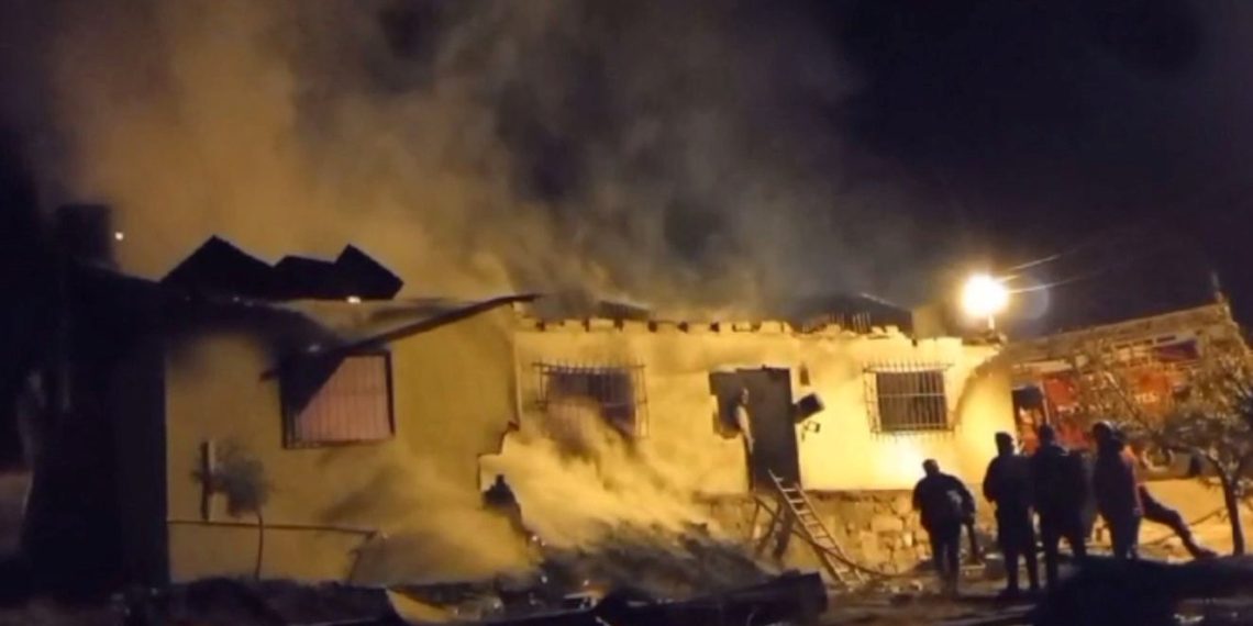 Yaşlı çift yangın kurbanı