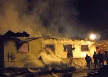 Yaşlı çift yangın kurbanı