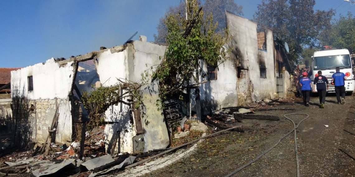 Yatalak hasta yangında öldü