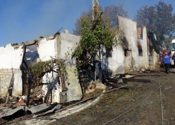 Yatalak hasta yangında öldü