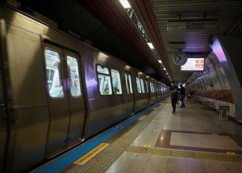 Yenikapı’da vagondan duman çıkması nedeniyle metro seferleri aksadı