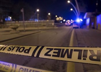 Yolcu otobüsü traktöre çarptı: 2 meyyit, 18 yaralı