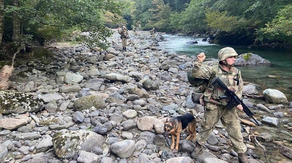 Yunanistan’a geçmeye çalışan 2’si FETÖ menbusu, 8 kişi yakalandı
