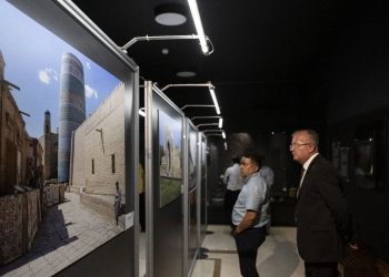 Zamanın İzlerini Taşıyan Mabetler fotoğraf sergisi ziyaretçilerini ağırlıyor