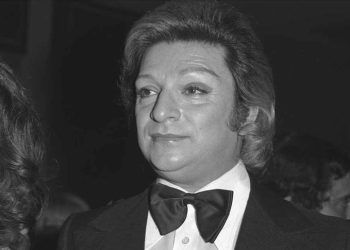 Zeki Müren kabri başında anıldı