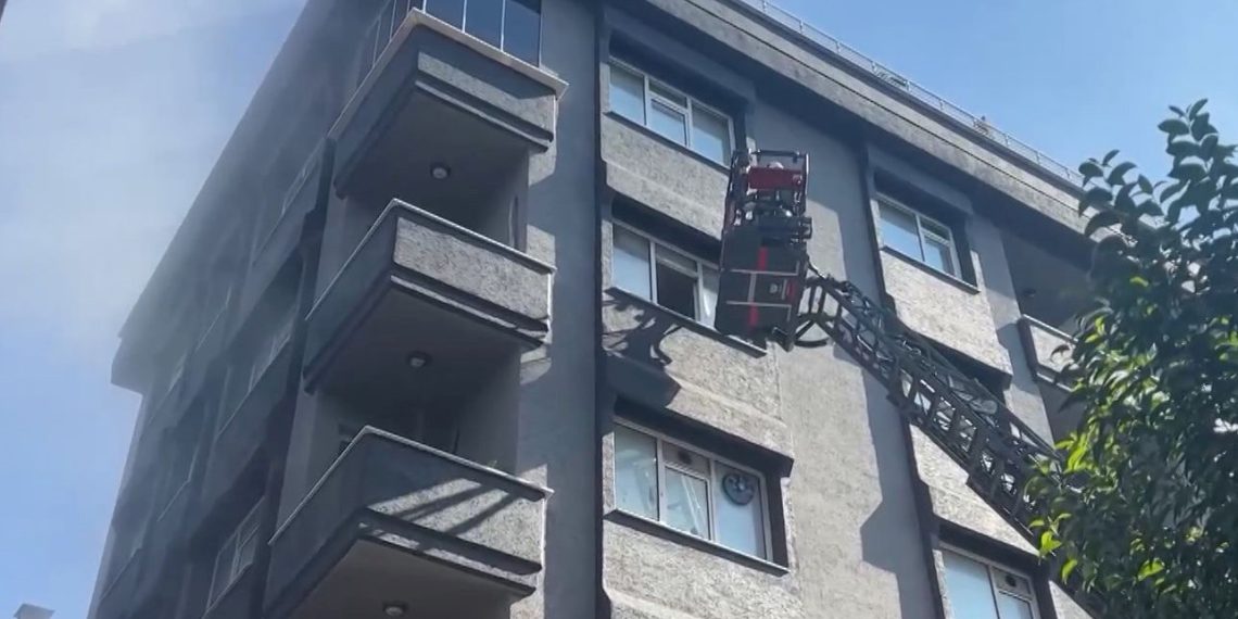 Zeytinburnu’nda aparman yangını