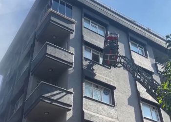 Zeytinburnu’nda aparman yangını
