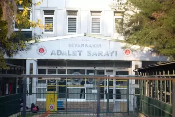 “TOKİ’den kurasız ev” vaadiyle annesi dahil 33 kişiyi dolandırdı
