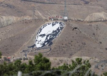 3 bin askerle 41 yıl evvel yapılan dev Atatürk portresi yenilendi