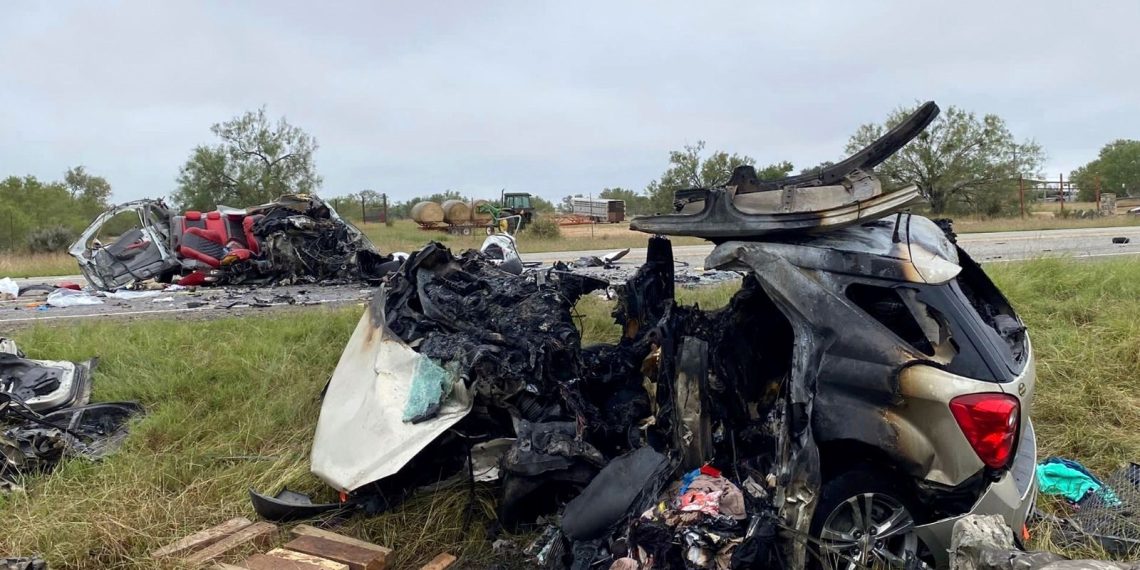 ABD’de polisten kaçan araba kaza yaptı: 8 meyyit