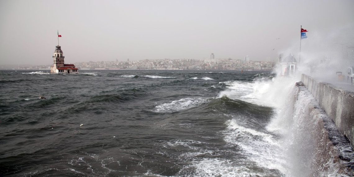 AKOM’dan İstanbul’a fırtına ve dolu yağışı uyarısı
