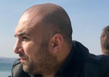 Alacağını isteyen arkadaşının hızına para atıp, kalbinden bıçakladı