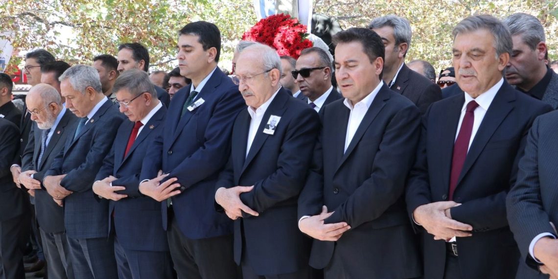 Ali Babacan’ın babası son seyahatine uğurlandı