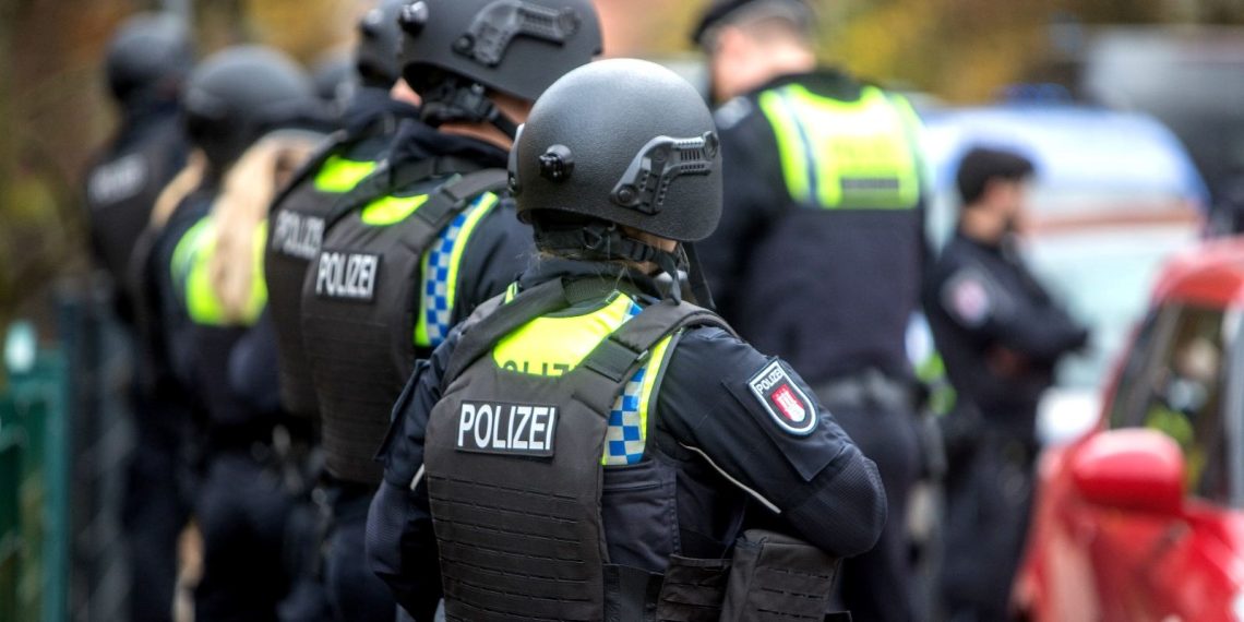 Almanya’da öğretmeni silahla tehdit eden 4 çocuk gözaltına alındı