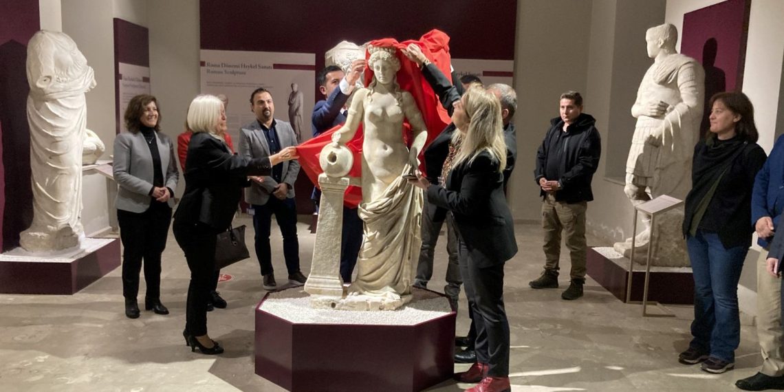 Amasra’da 1800 yıllık su perisi heykeli bulundu