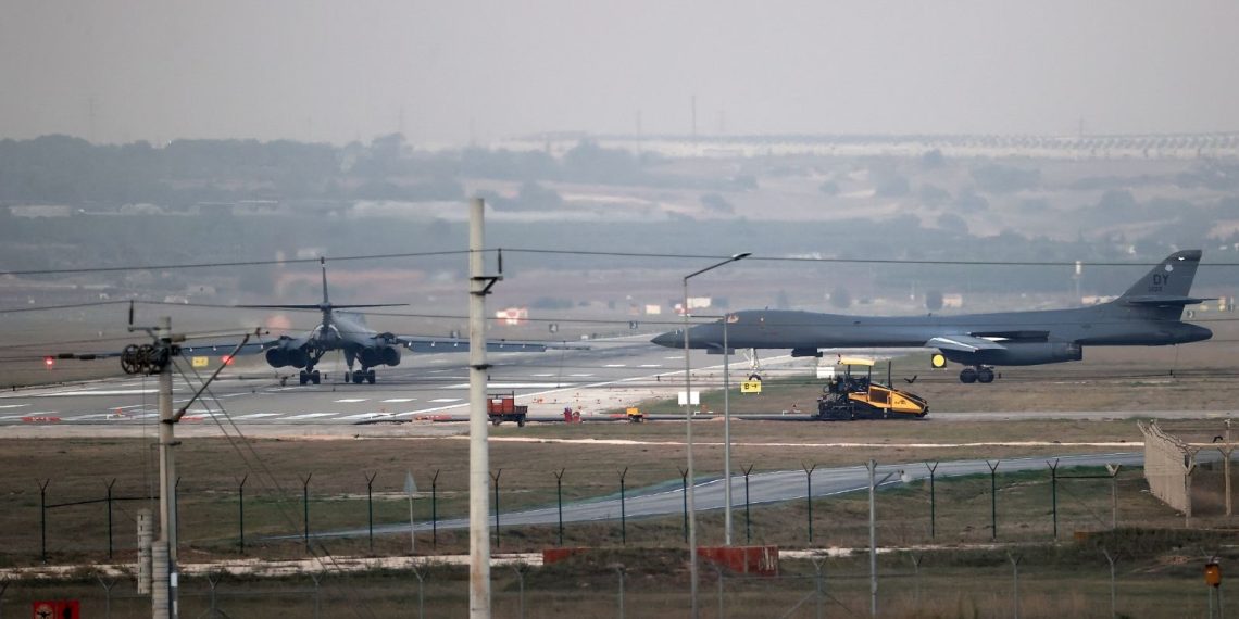 Amerikan B-1B Lancers uçakları eğitim vazifesi için İncirlik Hava Üssü’nde
