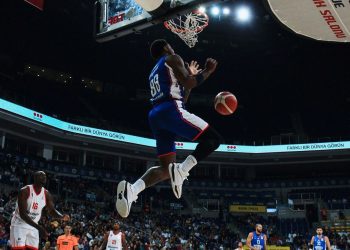 Anadolu Efes’ten Cumhuriyet’in 100. yılına özel forma