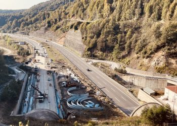 Anadolu Otoyolu’nun Bolu Dağı geçişindeki tamir çalışmalarının yarısı tamamlandı