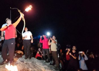 Antalya’da ‘Cumhuriyet’ coşkusu: Mete Gazoz, sönmeyen ateşle ok yakıp, atış yaptı