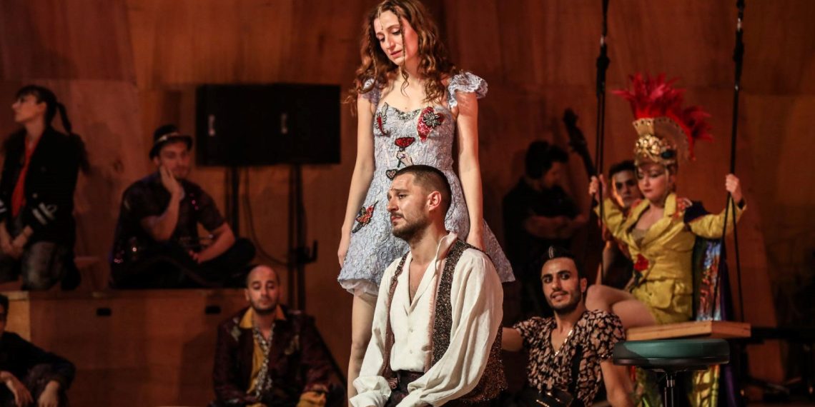 Aşık Shakespeare oyunu seyirciyle buluştu