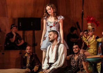 Aşık Shakespeare oyunu seyirciyle buluştu