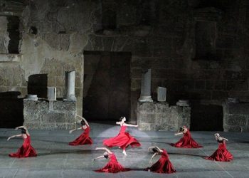 Aspendos Antik Tiyatrosu’nda Cumhuriyet’in Asırlık Yüzü gösterisi yapıldı