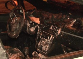 Ataşehir’de seyir halindeki araç alev alev yandı