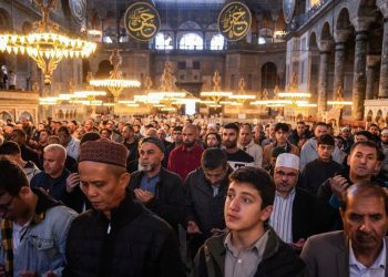 Ayasofya ve Fatih’te Filistinliler için gıyabi cenaze namazı