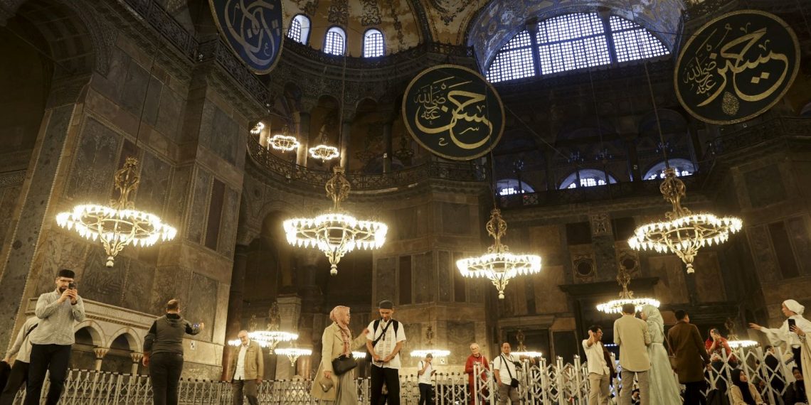 Bakan Ersoy açıkladı: Ayasofya’da yeni periyot