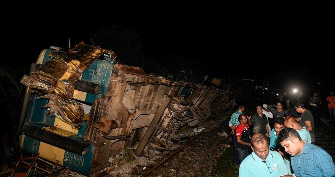 Bangladeş’te tren kazası: 17 meyyit