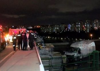 Başakşehir’de minibüs şarampole uçtu: 1 meyyit, 1 yaralı