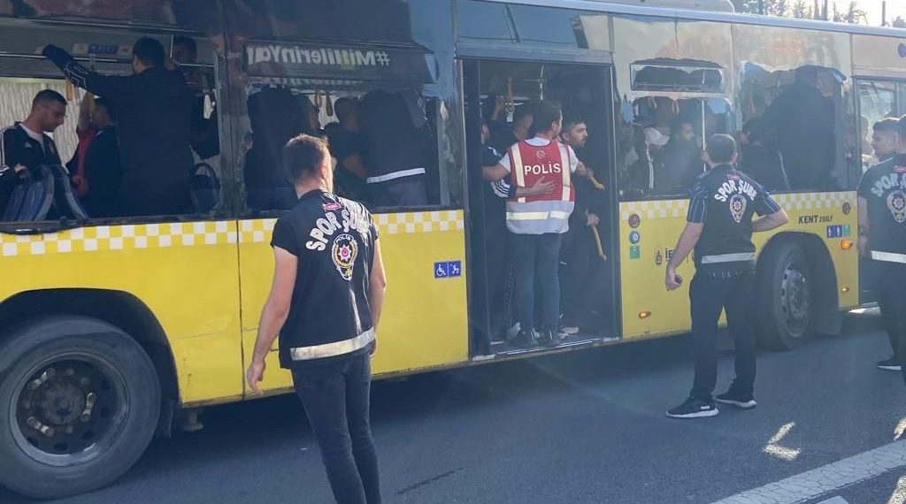 Beşiktaşlı taraftarlar 30 otobüsle Rams Park’ta