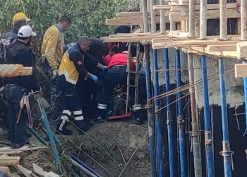 Beton kalıbı patladı, iki emekçi göçük altında kaldı