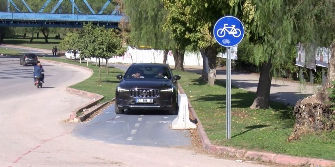 Bisiklet yolu araç yoluna döndü