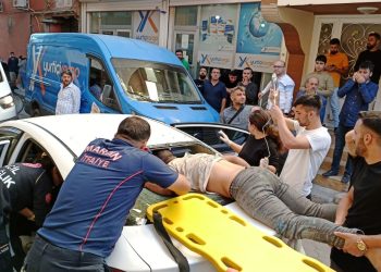 Bisikletle çarptığı arabanın camından içeri girdi