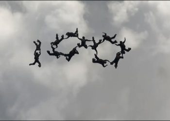 Bordo bereliler, gökyüzünde 100 sayısı oluşturdu