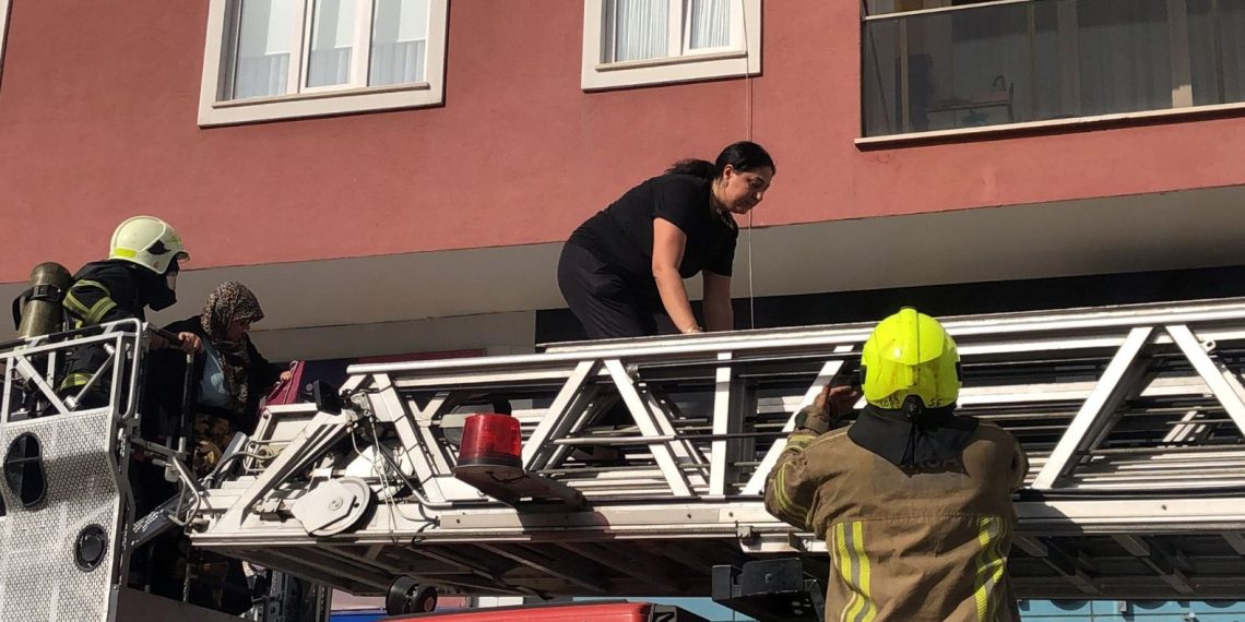 Bursa’da 10 katlı apartmanda yangın