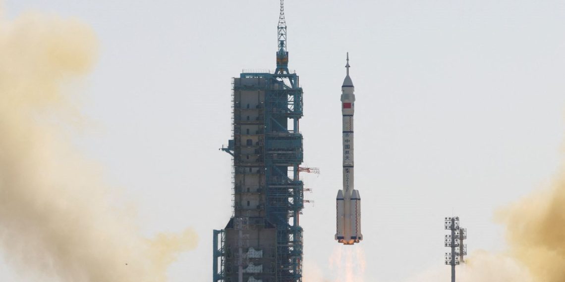 Çin’in uzay istasyonundaki taykonot takımı Dünya’ya döndü