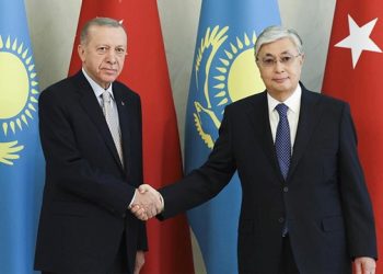 Cumhurbaşkanı Erdoğan, Kazakistan önderi Tokayev ile görüştü