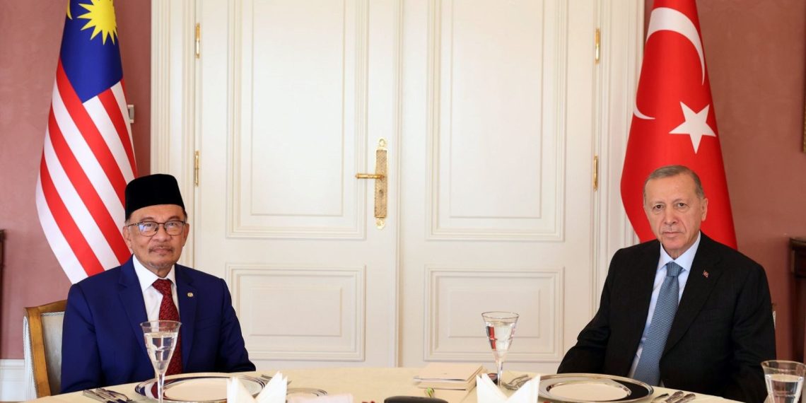 Cumhurbaşkanı Erdoğan Malezya Başbakanı Enver İbrahim’i kabul etti