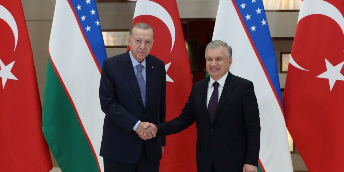 Cumhurbaşkanı Erdoğan, Mirziyoyev ile bir ortaya geldi