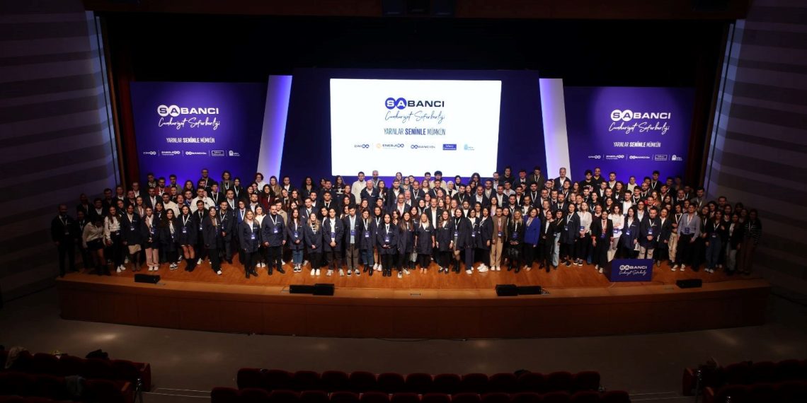 Cumhuriyetin 100. yılında ‘Yarınlar benimle mümkün’ diyen gençler ve Sabancı istekli mentorları bir ortaya geldi!