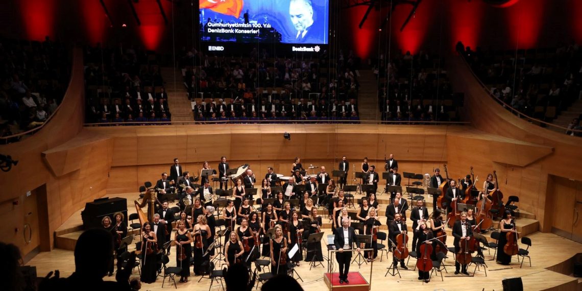 DenizBank Cumhuriyetimizin 100. Yılı Konserleri’nin başlangıcını Ankara’daki birinci performansla yaptı
