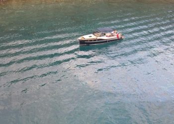 Denizi kirleten tekne seferden men edildi