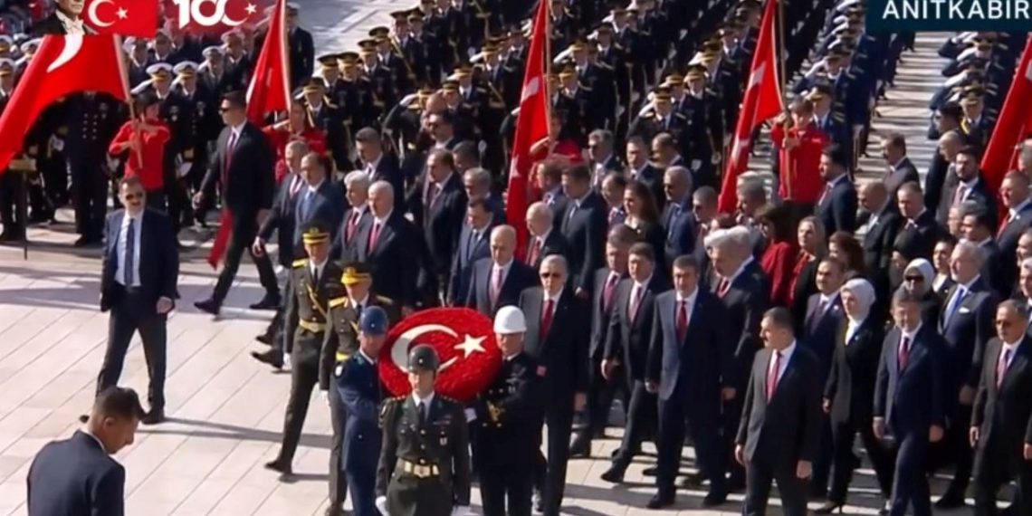 Devlet erkanı Ata’nın huzurunda