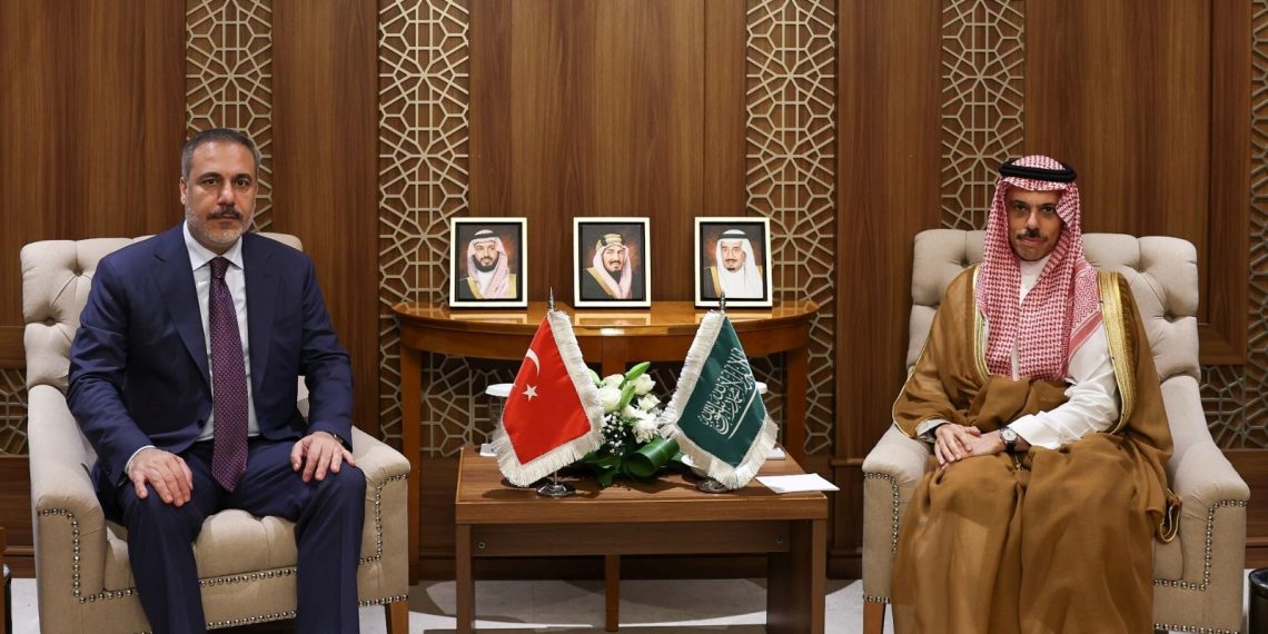 Dışişleri Bakanı Fidan’dan Cidde’de diplomatik temaslar