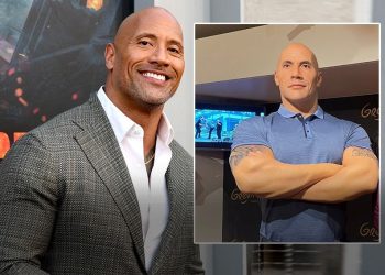 Dwayne Johnson balmumu heykeline tenkit yağmuru
