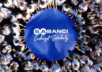 Eğitim ve kalkınmayı ‘Cumhuriyet meselesi’ gören Sabancı, seferberlik ruhunu zelzele bölgesine taşıdı