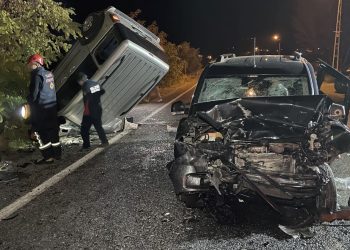 Elazığ’da iki hafif ticari araç çarpıştı: 1 meyyit,3 yaralı